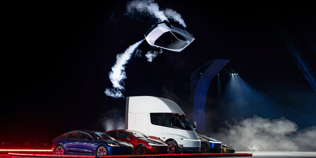 El Tesla Roadster Rocket es el genial coche 'volador' que no puedes tener