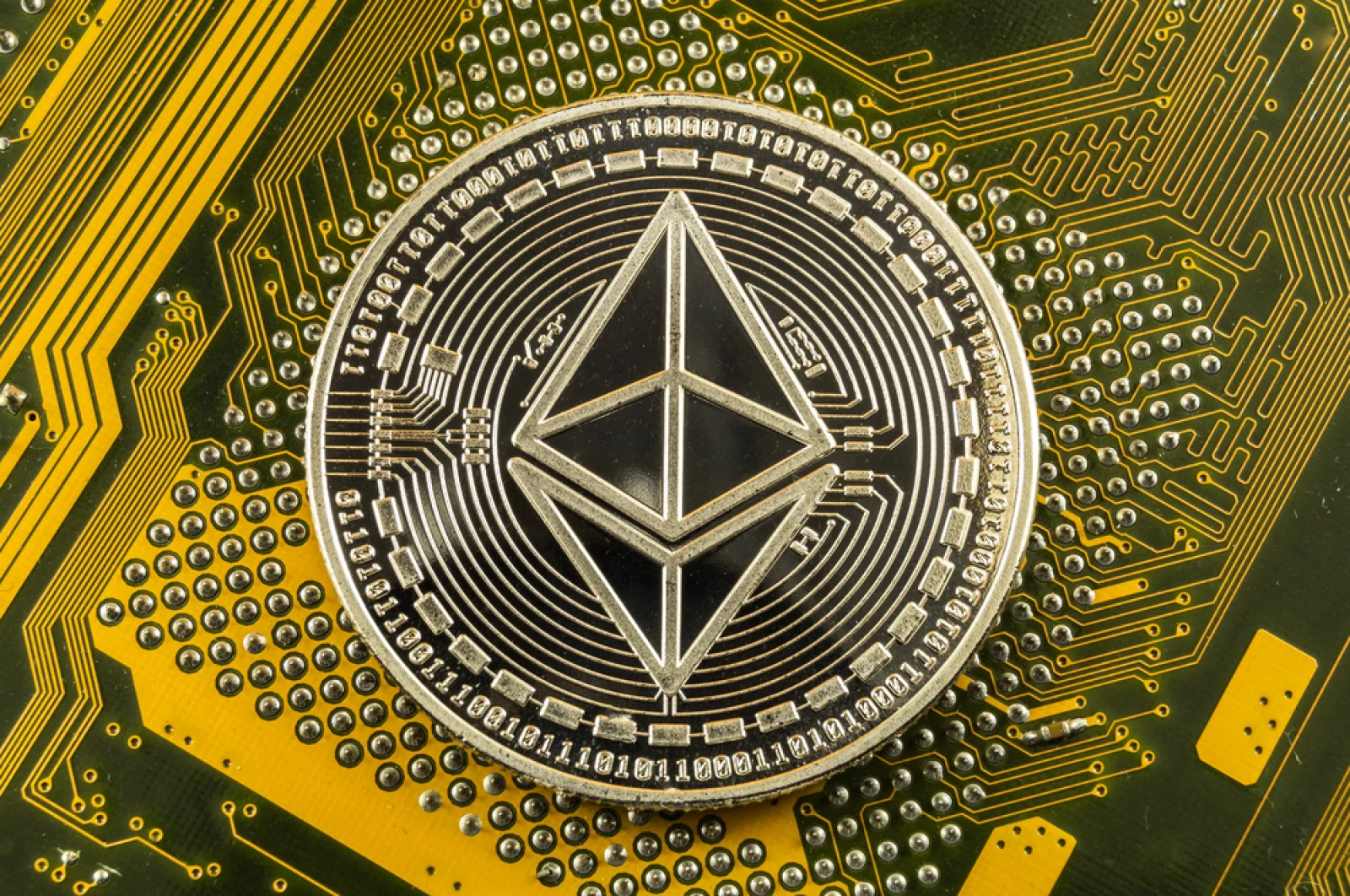 Whales Want Ethereum (ETH) Above $2,000 Now: Binance Withdrawals Spike