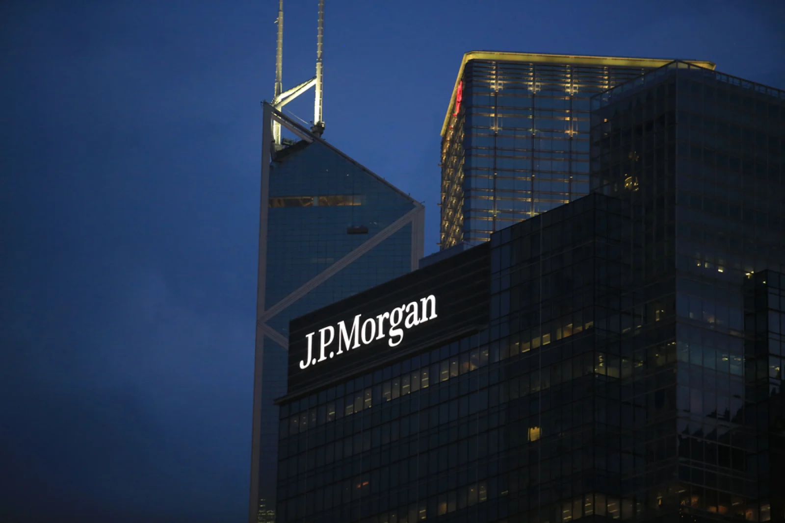 Bitcoin Could Outperform Gold if ETF Hedging Unwinds, JPMorgan Says