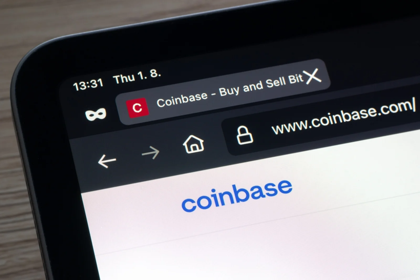 Coinbase Remains Optimistic on CLARITY Act Passage Despite Falling Odds