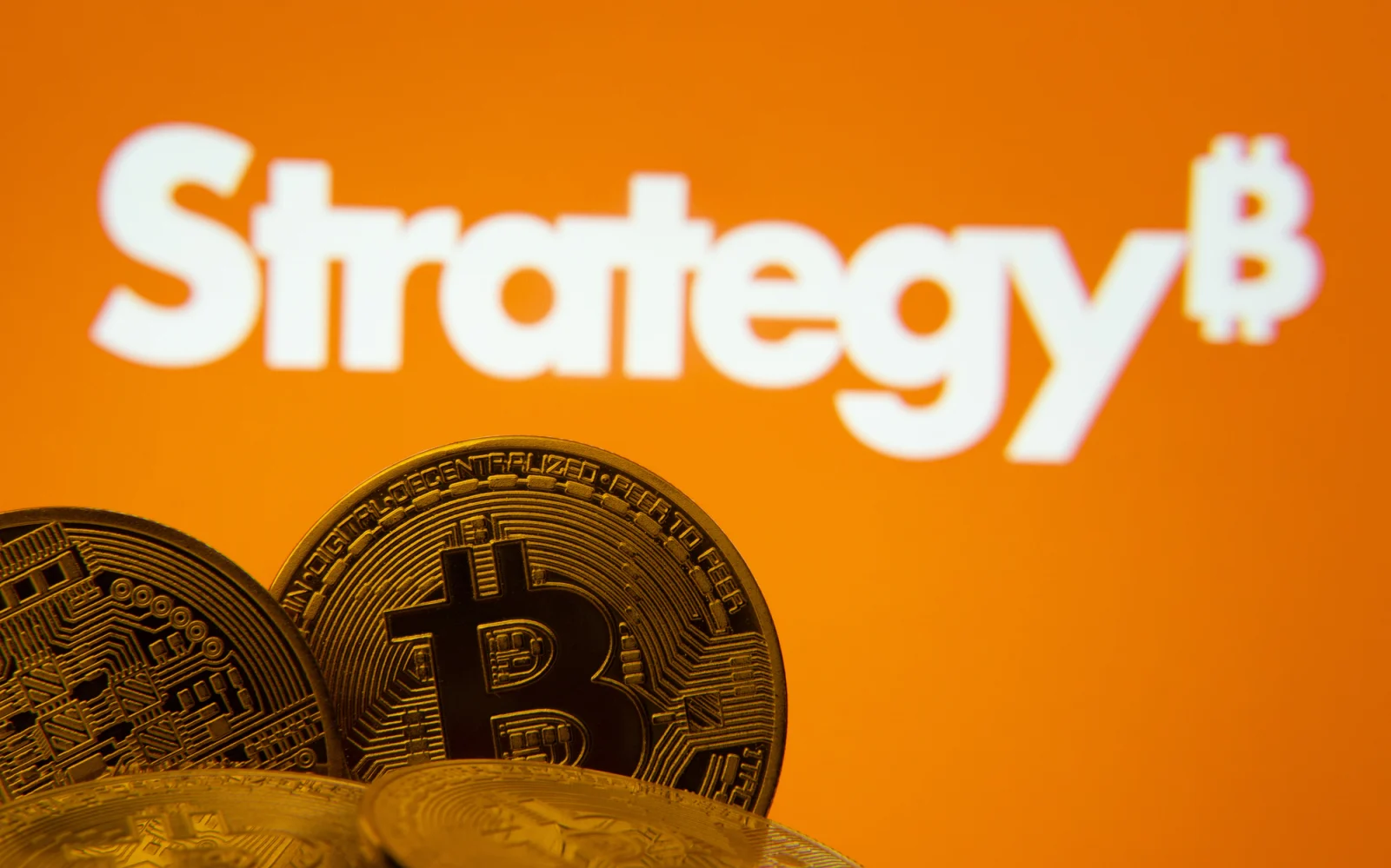 Strategy CEO Unveils Key Financial Metric Overhaul as Stock Plunges Faster Than Bitcoin